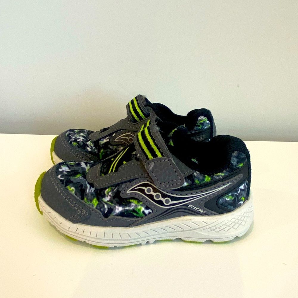 Excellent Condition Baby Saucony Sneakers Size 5